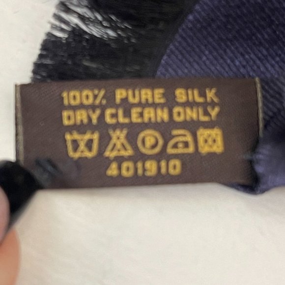 Louis Vuitton Monogram Logo Dot Scarf Navy White Polka Dots Unisex (69289) - Picture 5 of 5